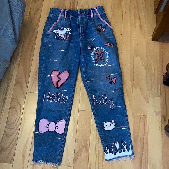 Hello Kitty painted jeans - Picture 1 of 2